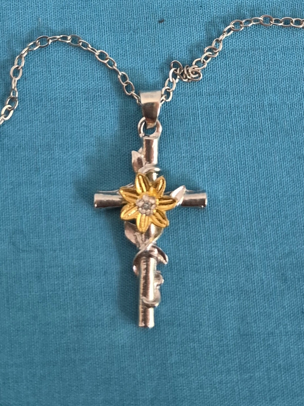 Cross with Flower Rhinestone Pendant Necklace 18” Chain Goldtone Silvertone